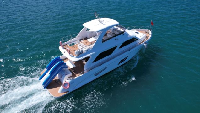 Nuevo yate de lujo importado de tres pisos con puente volante en Sanya (incluye experiencia de pesca en alta mar + moto acuática + snorkel) - Alquiler privado para hasta 10 personas