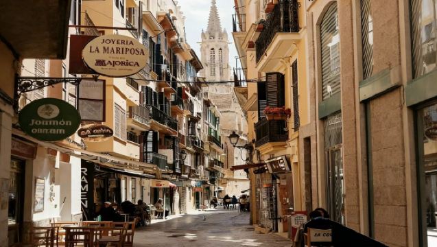 Peminat kereta mesti singgah: Lawatan sehari ke kampung halaman Ferrari + budaya Parma (Pergi-balik dari Milan)