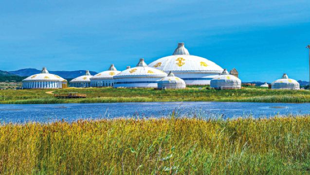 1-day tour to Chilechuan grassland with the poetic scenery of "vast sky and boundless wilderness where cattle and sheep appear when the wind blows the grass low"