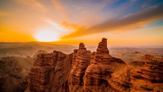 Lawatan separuh hari ke Pingshan Grand Canyon Zhangye (tebing merah seperti dipotong, menerokai keajaiban geologi berusia ratusan juta tahun)