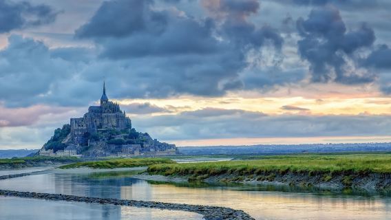 1-day tour to Mont Saint-Michel in Paris, France with Chinese-speaking guide | Optional admission ticket to the abbey included