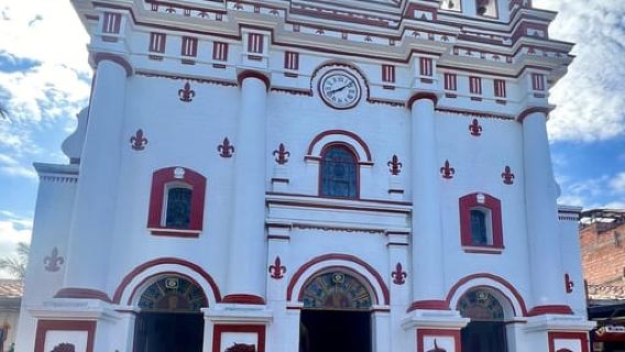 Medellín: Guatapé, Piedra del Peñol, and the Underwater Town