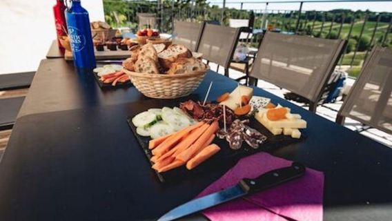 Bordeaux: St-Emilion and Medoc Wine Day Tour with Lunch