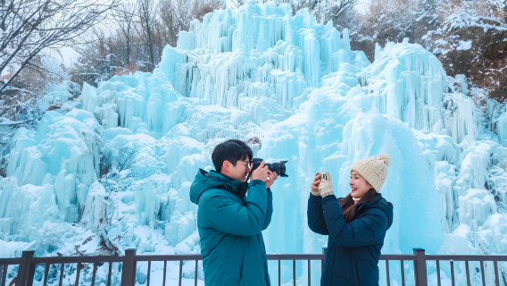 Seoul suburban winter 1-day tour | Eobi Ice Valley + sled/ski + strawberry picking