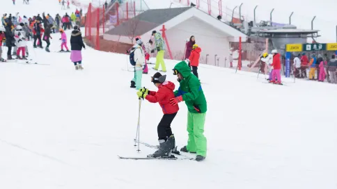 韓國芝山森林滑雪度假村一日遊 (首爾出發, 含服裝與課程) 韓國芝山森林滑雪度假村一日遊 (首爾出發, 含服裝與課程)