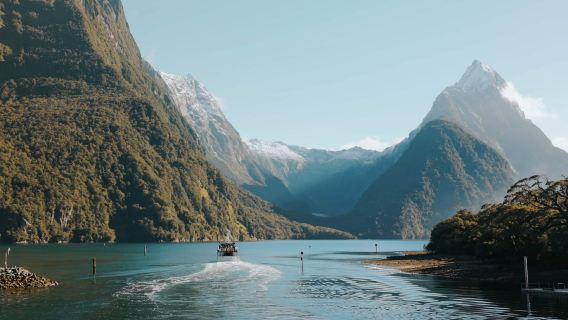 New Zealand Milford Sound / Piopiotahi + Milford Sound scenic cruises 1-day tour with round-trip bus