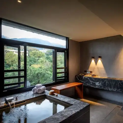 北投で温泉を楽しむ2人用湯屋90分（休日は2人+NT$300） | Trip.com