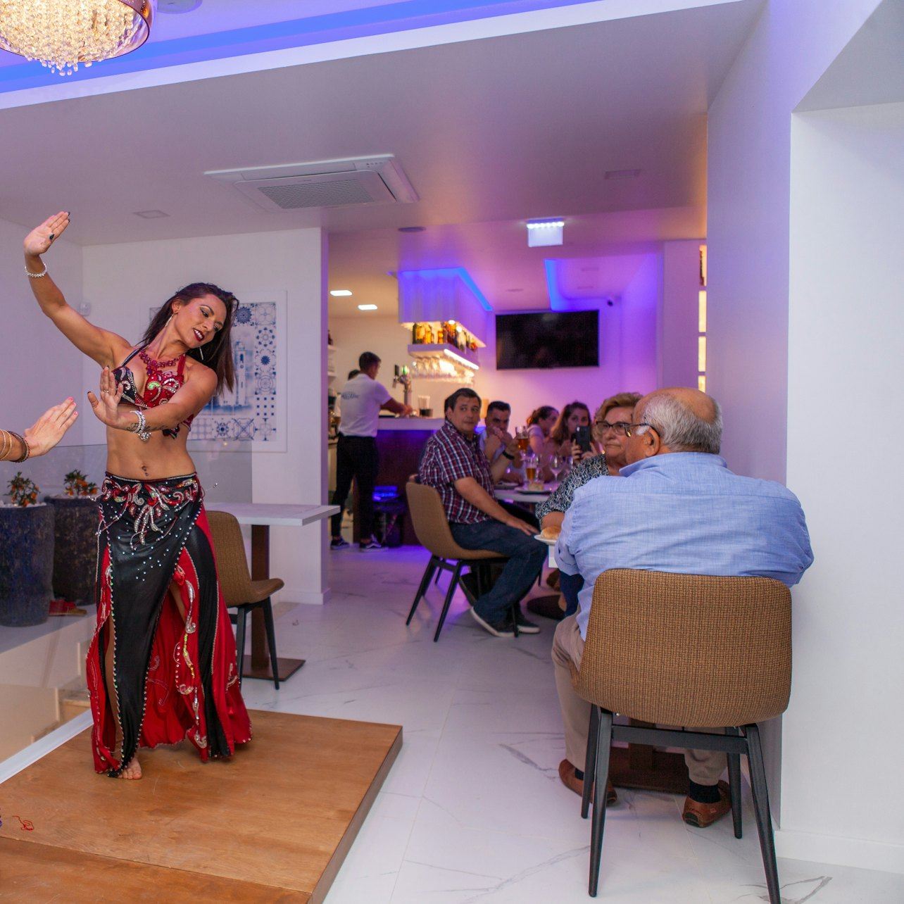 ปอร์ติเมา: โชว์การเต้นอาหรับพร้อมทาปาสและไวน์
