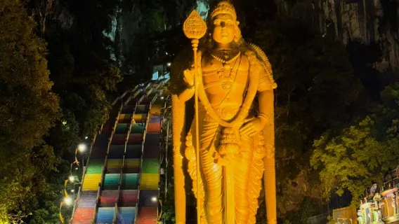 Batu-Höhlen bei Nacht Tour mit indischem Menü-Dinner - Private Option