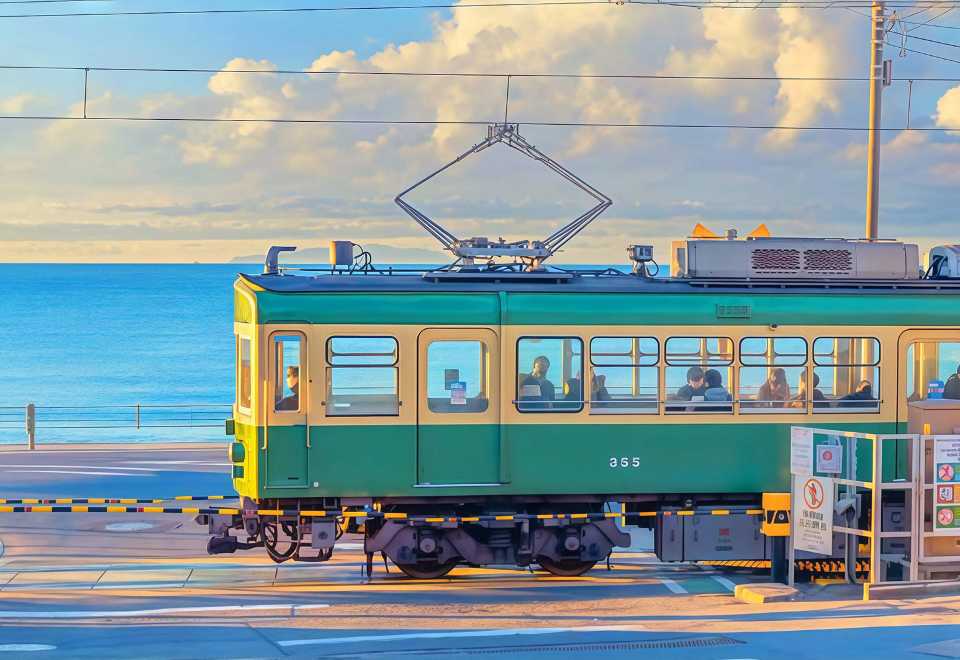横浜＋鎌倉日帰りツアー|江ノ電レトロ列車＋ロマンチックな港の