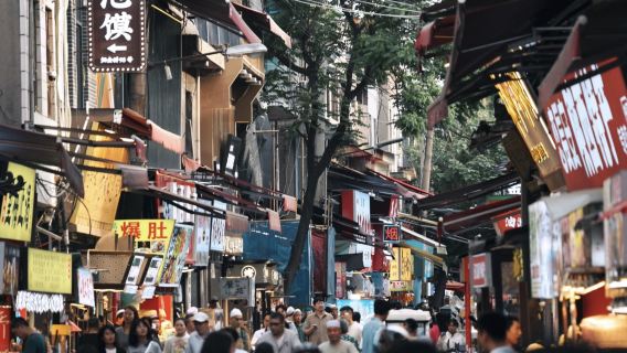 Calle local famosa de Xi'an: Puente Sajin y experiencia gastronómica de fideos y postres Biangbiang