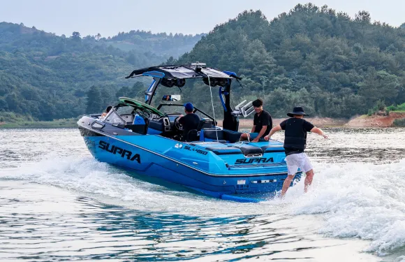 江蘇宜興伍浪水上運動俱樂部【尾波衝浪體驗/水上電單車/獨木舟】