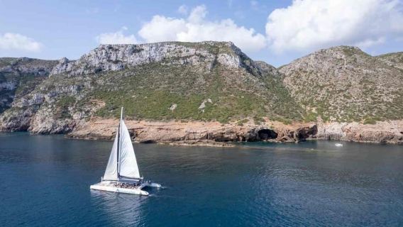 Dénia: Katamaran-Kreuzfahrt tagsüber oder bei Sonnenuntergang