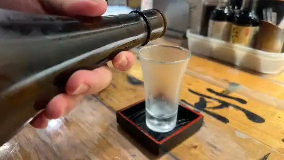 東京：新宿美食之旅（15 道菜餚和 4 家餐廳）