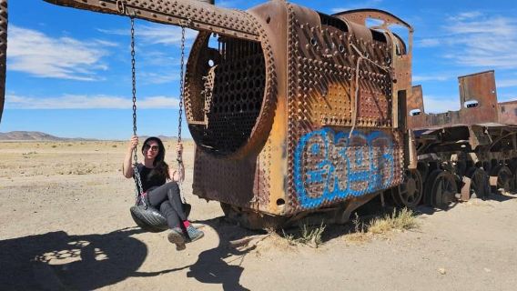 Uyuni: Full-Day Salt Flats Tour with Sunset Wine
