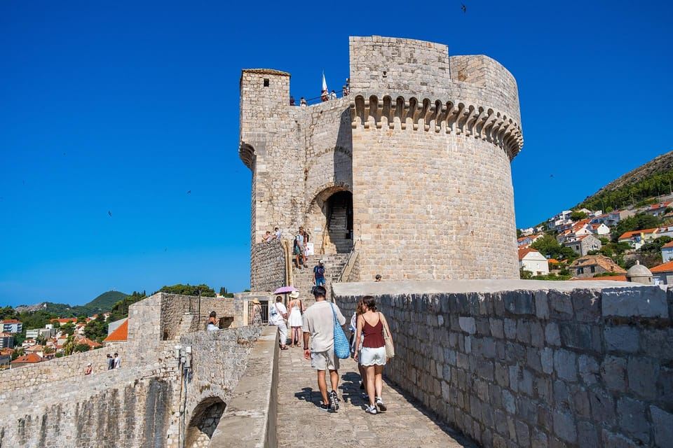 Dubrovnik: tour a piedi delle mura della città, dello Stradun e della storia della città vecchia
