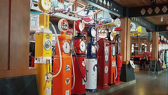 Calgary: 3.5-Hour Bus City Tour with Gasoline Alley Museum