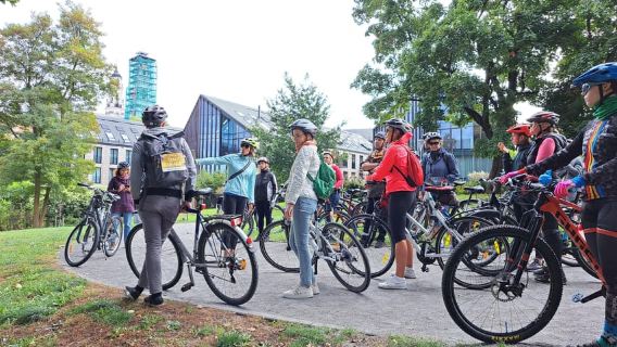 Vilnius: City Bike Tour of Vilnius Highlights