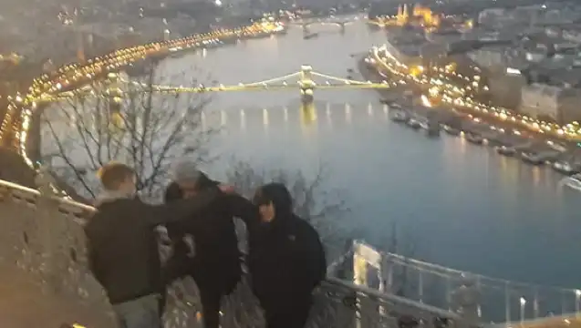 Budapest: Evening Castle Hill Tour with Fishermen's Bastion