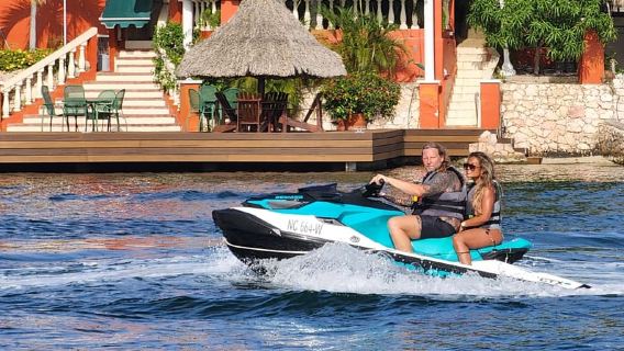 Tour di 1 ora in moto d'acqua lungo la costa di Curaçao e nella laguna di Spanishwater