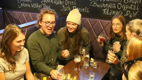 Budapest: Bar Night Walking Tour with Local Drinks