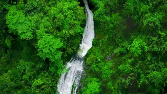 ○ Excursión de un día al Puente Natural de Tres Arcos de Wulong + la Garganta de Longshuixia - Opción de guía en inglés - Entrada + transporte dentro del parque + servicio de conductor - Viaje organizado para grupos de 2 a 8 personas - Paquete de alta relación calidad-precio