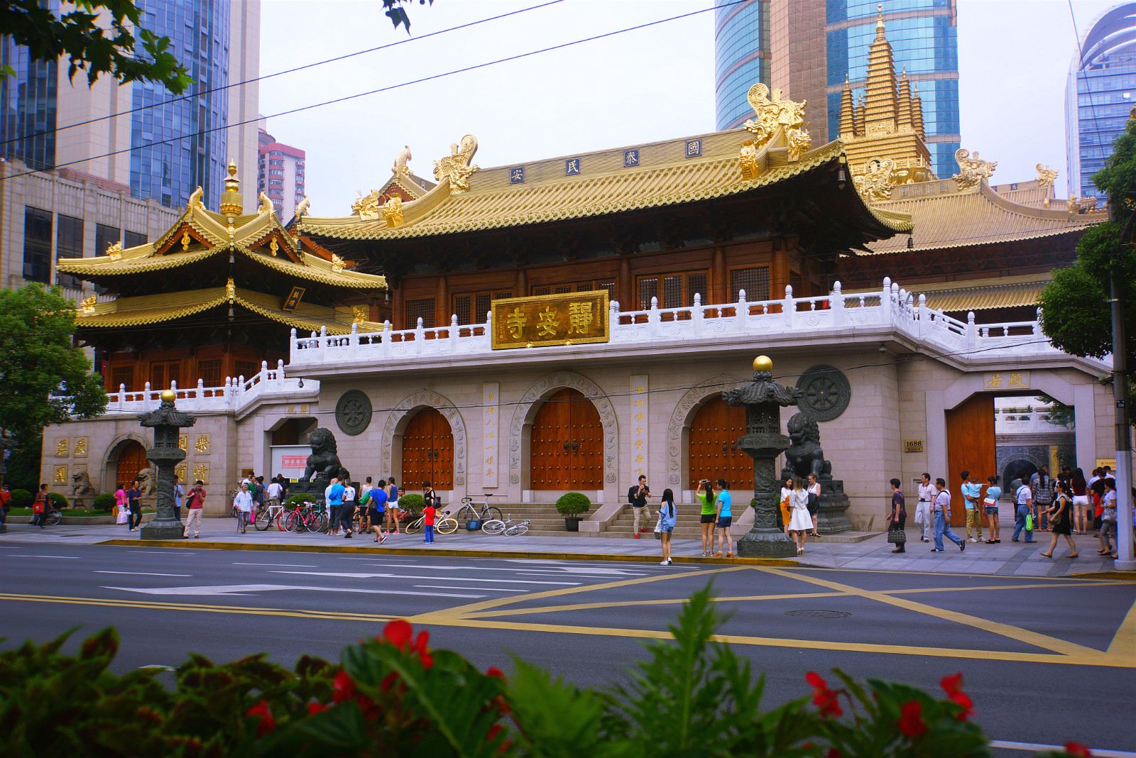 Mengalami pesona bandaraya ajaib - Lawatan sehari di Kuil Jing'an Shanghai + Jalan Wukang + Pusat Shanghai + Lujiazui