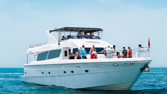 Dubai Marina: 1-Hr Yacht Tour with Ain Dubai Views