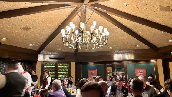 tempahan tempat duduk restoran terkenal State Bird Provisions di San Francisco, Amerika Syarikat