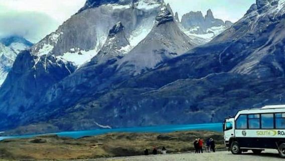 Torres del Paine: Guided Tour + Roundtrip Transfer from El Calafate