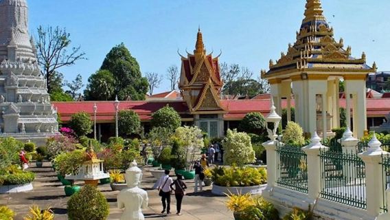 Phnom Penh: Guided Tour + Transport