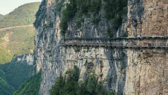 Enshi Tenglong Cave + Lu Yuan Ping private charter day tour with English service available