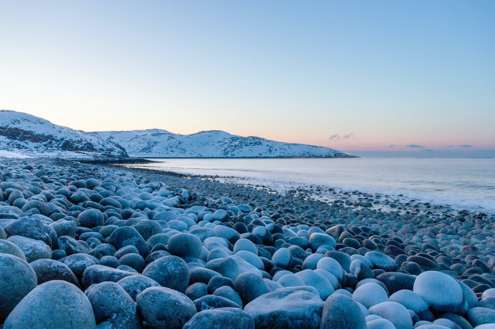Murmansk Teriberka - Ice Waterfall + Dragon Egg Beach + Shipwreck + Whale Skeleton + Throne Day Tour