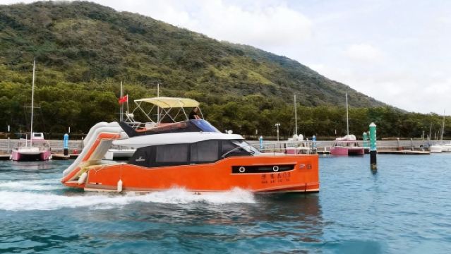 【萬寧遊艇租賃】華賽爾03豪華遊艇包船拼船出海快樂啟航 來萬寧石梅灣體驗超級豪華遊艇出海海釣娛樂嗨玩