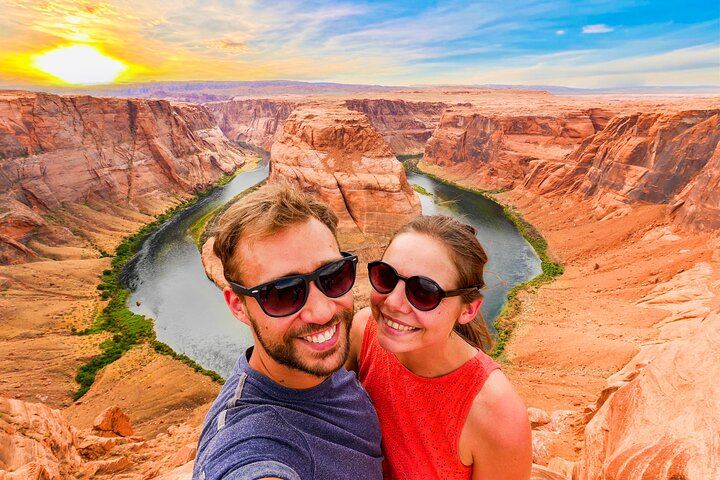 Lower Antelope Canyon and Horseshoe Bend Day Tour with Lunch