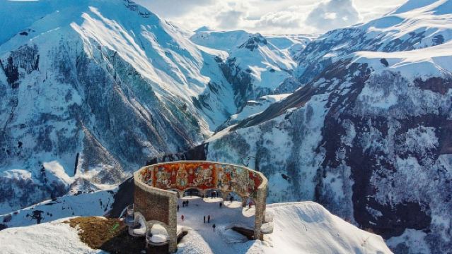 ジョージア トビリシ発 グダウリスキーリゾート 貸切チャーター ワンデーツアー