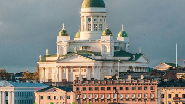 Helsinki: Private Guided Walking Tour with a Sociologist