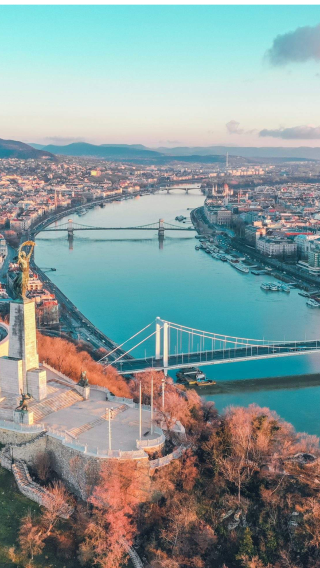 [Round-trip from Vienna] Bratislava Castle & Budapest 1-day tour | Dual capital exploration