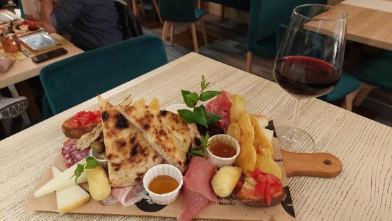 Cagliari: Taste Sardinia with a Full Meal Food Tour