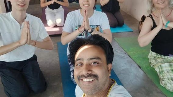 Varanasi: Yoga, Ayurveda, and Cooking Class with Boat Ride