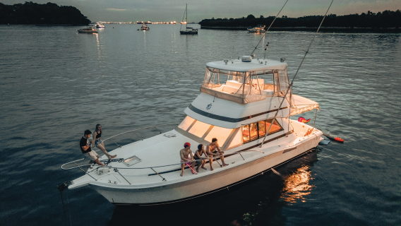 Singapore Private Yacht Charter Experience with Local BBQ Dinner and Drinks