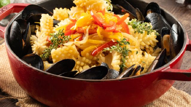 【4人で1人無料】新板ヒルトンホテル2026年3月31日まで平日ランチビュッフェ券