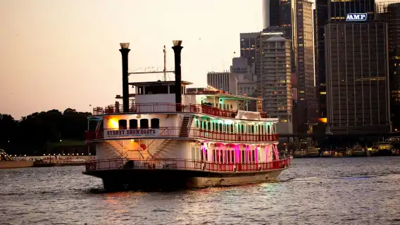 Sydney Harbour: Showboat Cruise + Dinner & Show