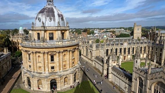 Shared Mandarin • Oxford University Walking Tour Led By University Alumni
