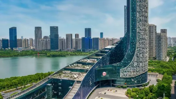 Guía de habla inglesa disponible para un recorrido servicio de coche privado con conductor de un excursión de un día por la isla de Laoshan y el Museo Anhui en Hefei, Anhui.