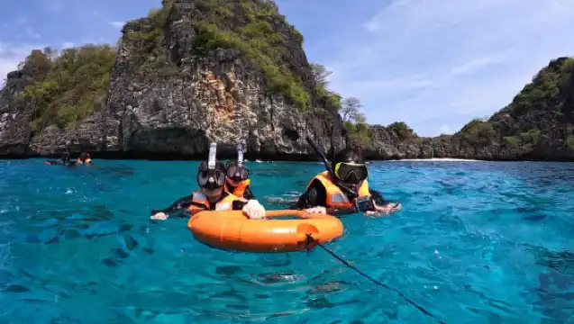 Krabi Aonang: Koh Rok & Koh Haa Snorkelling Day Trip + Lunch