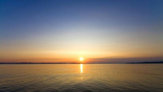 Mykonos: crociera semi-privata al tramonto nell'Egeo con spuntino miconiano