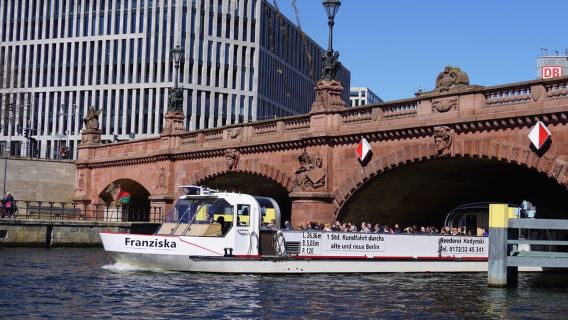Berlín: Paseo en barco de 1 hora con guía bilingüe (alemán/inglés)