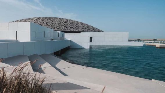 Dari Dubai: perjalanan satu hari Masjid Agung Sheikh Zayed Abu Dhabi, Istana Kepresidenan, dan Louvre