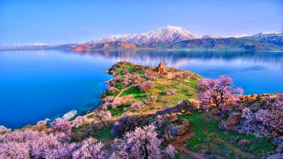 Tur sekali jalan Yerevan-Tbilisi | Danau Sevan, Sevanavank, Danau Paz, dan Mencicipi Anggur